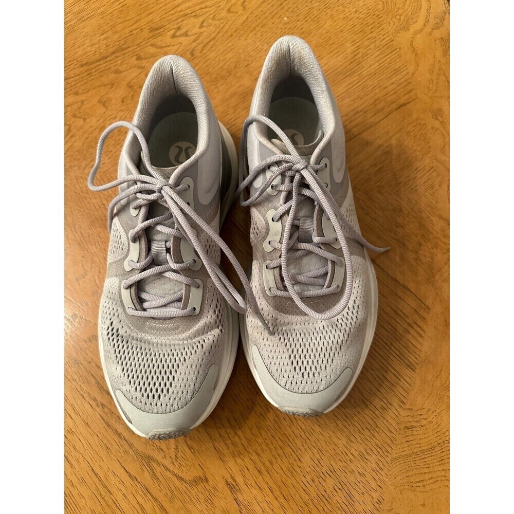 Lululemon BlissFeel Run Light Gray & White Running Shoes Women’s Size US 8.5